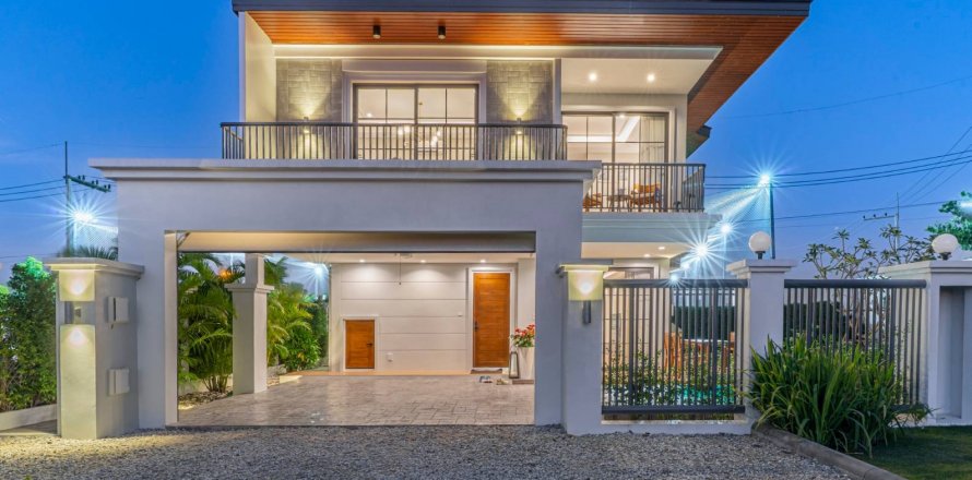 Casa de 4 dormitorios en Pattaya, Tailandia № 46328