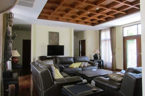 Casa de 5 dormitorios en Pattaya, Tailandia № 45552 - foto 26