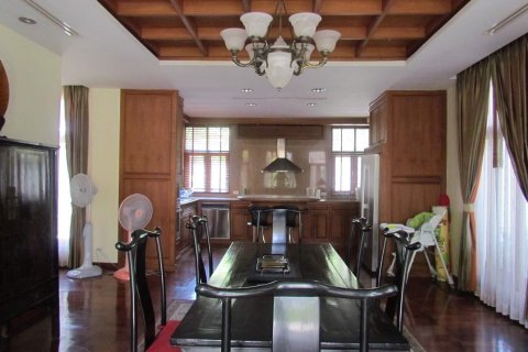 Casa de 5 dormitorios en Pattaya, Tailandia № 45552 - foto 19