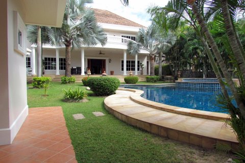 Casa de 3 dormitorios en Pattaya, Tailandia № 45435 - foto 2