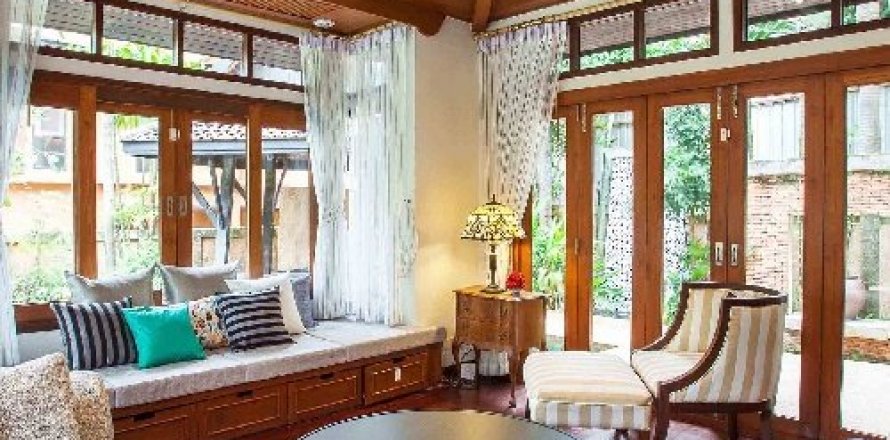Casa de 4 dormitorios en Pattaya, Tailandia № 45470