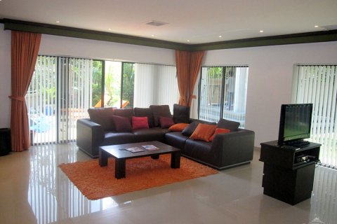 Casa de 4 dormitorios en Jomtien Beach, Pattaya, Tailandia № 45494 - foto 14