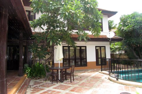 Casa de 3 dormitorios en Jomtien Beach, Pattaya, Tailandia № 45440 - foto 3