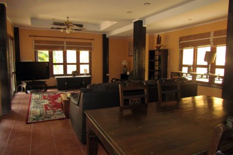 Casa de 3 dormitorios en Jomtien Beach, Pattaya, Tailandia № 45440 - foto 9