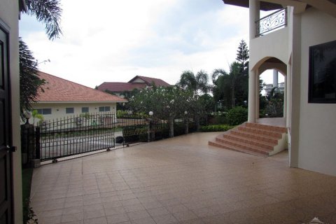 Casa de 4 dormitorios en Pattaya, Tailandia № 45430 - foto 14
