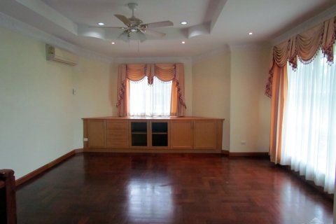 Casa de 4 dormitorios en Pattaya, Tailandia № 45516 - foto 14