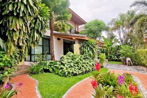 Casa de 4 dormitorios en Pattaya, Tailandia № 22575 - foto 29