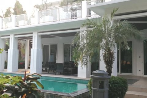 Casa de 4 dormitorios en Jomtien Beach, Pattaya, Tailandia № 45532 - foto 26