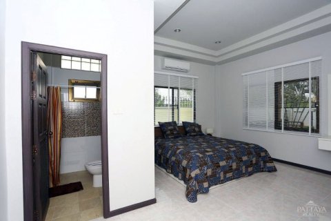 Casa de 4 dormitorios en Pattaya, Tailandia № 45461 - foto 16