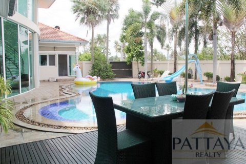 Casa de 4 dormitorios en Pattaya, Tailandia № 45519 - foto 15
