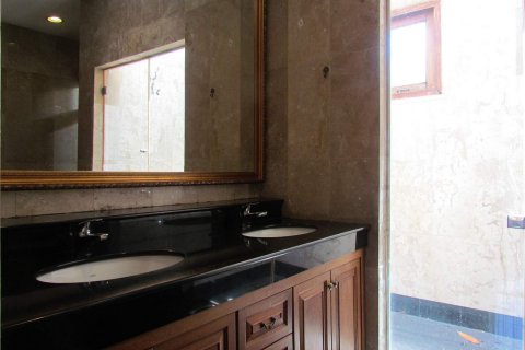 Casa de 5 dormitorios en Pattaya, Tailandia № 45552 - foto 10