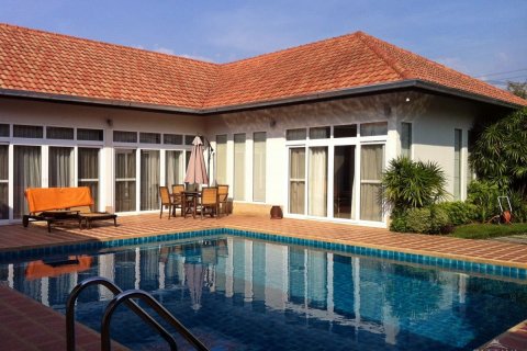 Casa de 3 dormitorios en Pattaya, Tailandia № 45501 - foto 23