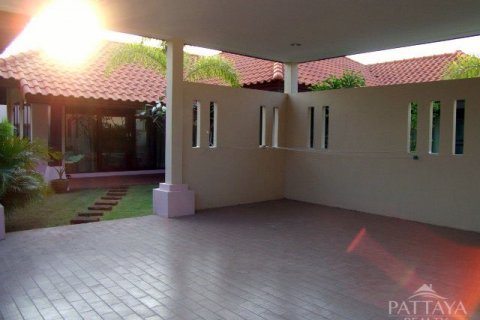 Casa de 3 dormitorios en Pattaya, Tailandia № 45556 - foto 2