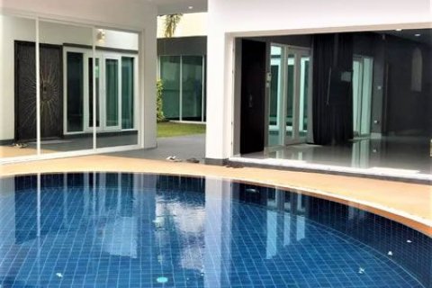 Casa de 5 dormitorios en Pattaya, Tailandia № 45475 - foto 9