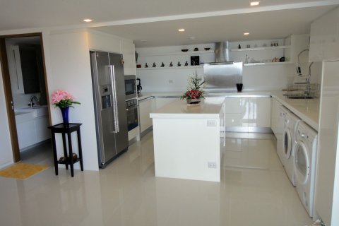 Condominio de 4 dormitorios en Pattaya, Tailandia № 45303 - foto 12