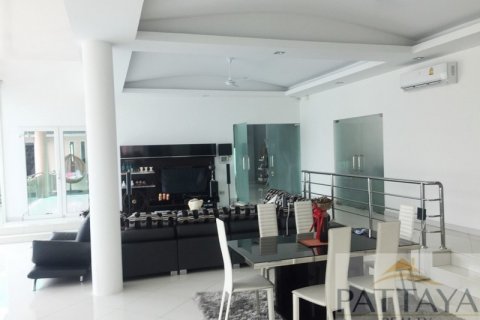 Casa de 4 dormitorios en Pattaya, Tailandia № 45519 - foto 11