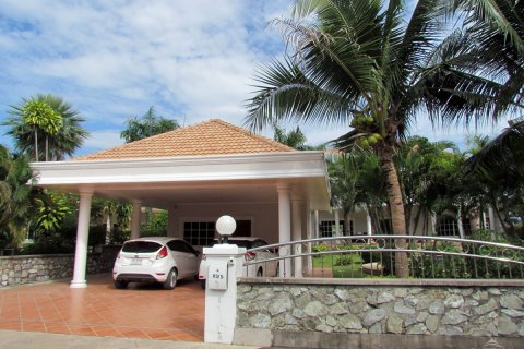 Casa de 3 dormitorios en Pattaya, Tailandia № 45435