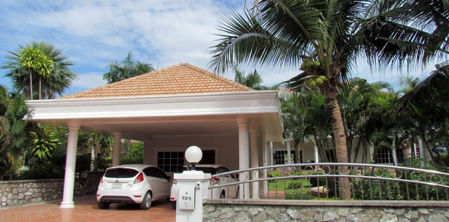 Casa de 3 dormitorios en Pattaya, Tailandia № 45435