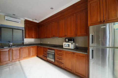 Casa de 4 dormitorios en Pattaya, Tailandia № 45537 - foto 4