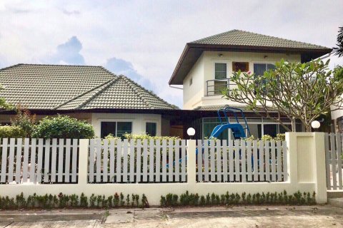 Casa de 5 dormitorios en Pattaya, Tailandia № 45542