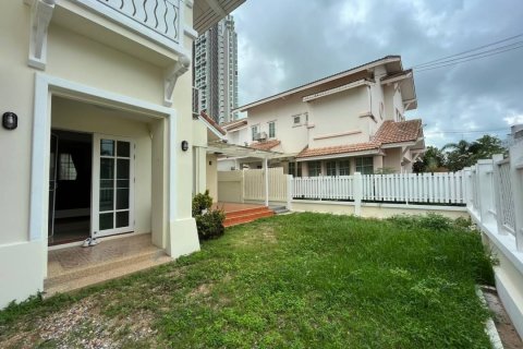 Casa de 3 dormitorios en Jomtien Beach, Pattaya, Tailandia № 45467 - foto 6