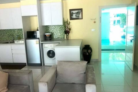 Condominio de 2 dormitorios en Jomtien Beach, Pattaya, Tailandia № 45378