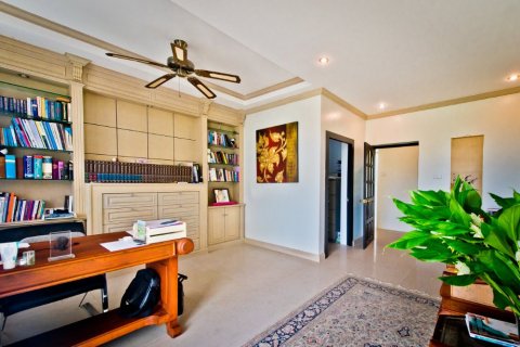 Casa de 6 dormitorios en Pattaya, Tailandia № 24304 - foto 5