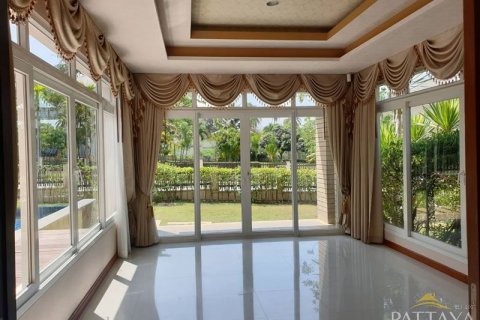 Casa de 5 dormitorios en Pattaya, Tailandia № 45522 - foto 28