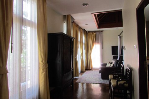 Casa de 5 dormitorios en Pattaya, Tailandia № 45552 - foto 3
