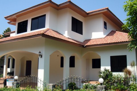 Casa de 4 dormitorios en Pattaya, Tailandia № 45431