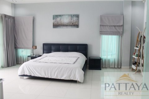 Casa de 4 dormitorios en Pattaya, Tailandia № 45519 - foto 25
