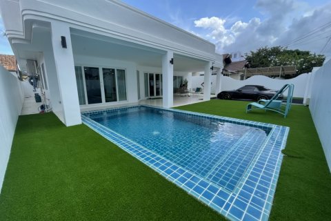 Casa de 4 dormitorios en Jomtien Beach, Pattaya, Tailandia № 23856 - foto 2
