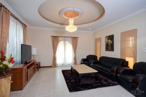 Casa de 4 dormitorios en Pattaya, Tailandia № 45497 - foto 16