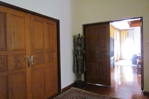 Casa de 5 dormitorios en Pattaya, Tailandia № 45552 - foto 29