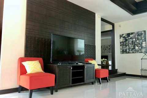 Casa de 4 dormitorios en Pattaya, Tailandia № 45496 - foto 9
