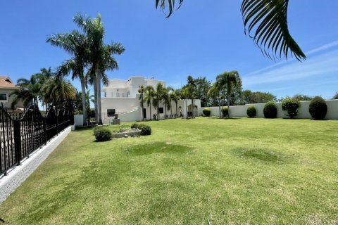 Casa de 5 dormitorios en Pattaya, Tailandia № 45546 - foto 18