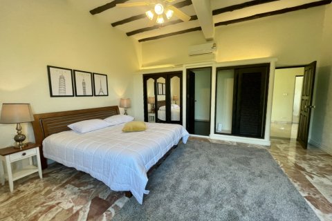 Casa de 5 dormitorios en Pattaya, Tailandia № 45546 - foto 27