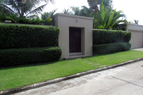Casa de 3 dormitorios en Pattaya, Tailandia № 45503