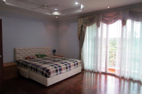 Casa de 4 dormitorios en Pattaya, Tailandia № 45516 - foto 9