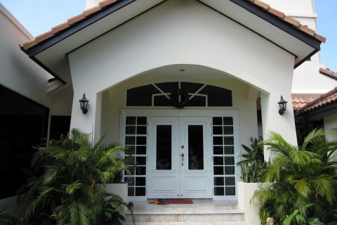 Casa de 4 dormitorios en Pattaya, Tailandia № 45550 - foto 3