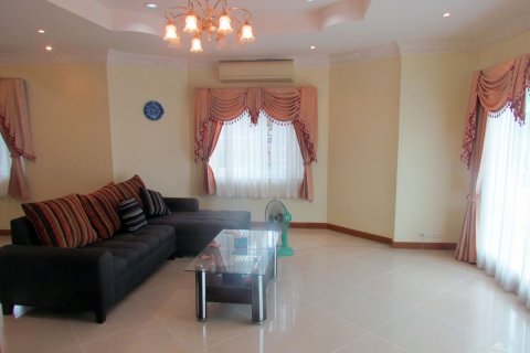 Casa de 4 dormitorios en Pattaya, Tailandia № 45516 - foto 29