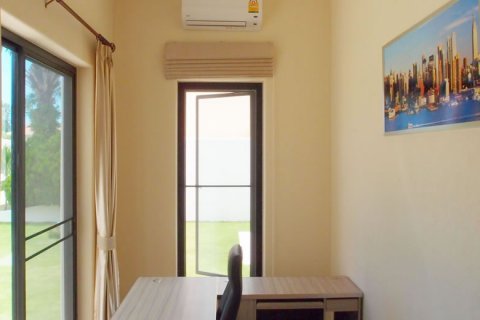 Casa de 4 dormitorios en Pattaya, Tailandia № 45518 - foto 16