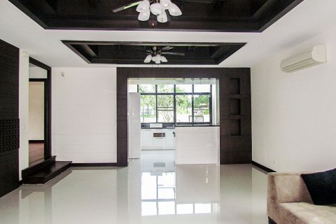 Casa de 3 dormitorios en Pattaya, Tailandia № 45429 - foto 20