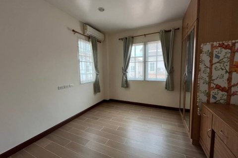 Casa de 3 dormitorios en Jomtien Beach, Pattaya, Tailandia № 45467 - foto 9