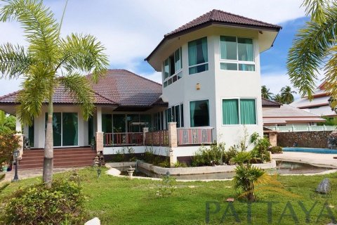 Casa de 3 dormitorios en Pattaya, Tailandia № 45499 - foto 8