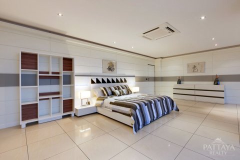 Condominio de 5 dormitorios en Pattaya, Tailandia № 45416 - foto 4