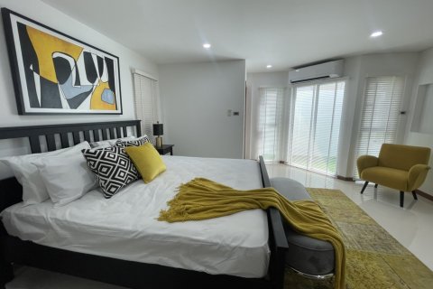 Casa de 4 dormitorios en Jomtien Beach, Pattaya, Tailandia № 23856 - foto 16