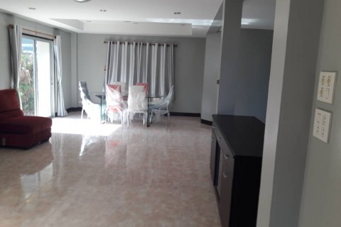 Casa de 5 dormitorios en Jomtien Beach, Pattaya, Tailandia № 45538 - foto 16