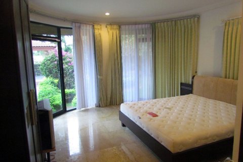 Casa de 4 dormitorios en Pattaya, Tailandia № 45430 - foto 24