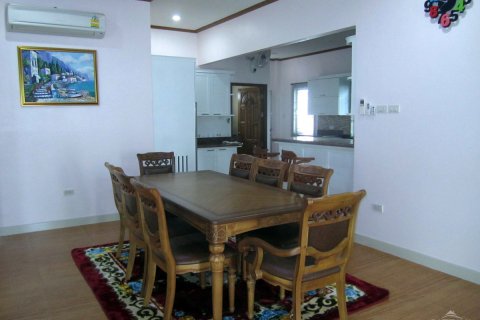 Casa de 5 dormitorios en Jomtien Beach, Pattaya, Tailandia № 45502 - foto 7